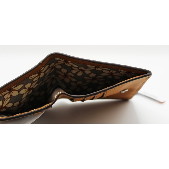 NWT Vera Bradley Essential wallet - Picture 3 of 4